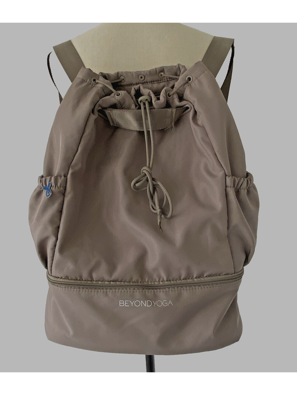 Beyond Yoga Gray Convertible Gym Bag Workout Backpack Zipper Shoe Compartment